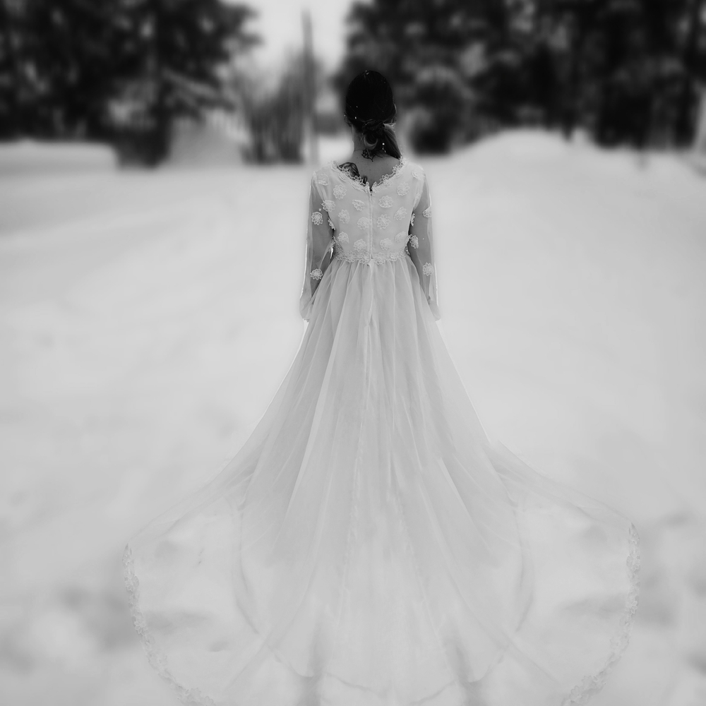Elegant Vintage Lace Wedding Dress